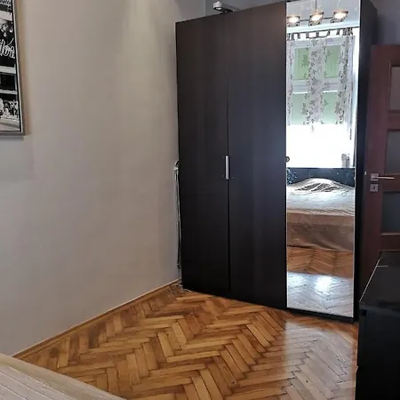Apartment J2 *