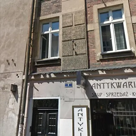 Apartment J2 *